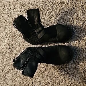 UGG Women's Black Leather Suede W Lorna Boot